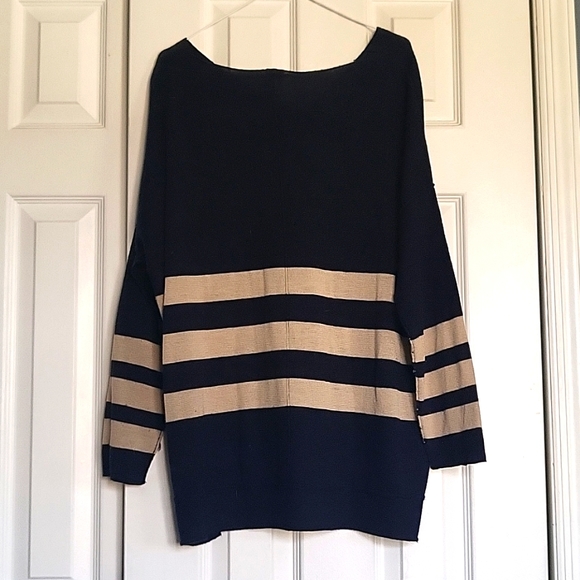 Navy with tan geometric stripes from Swell, size M - Picture 2 of 2
